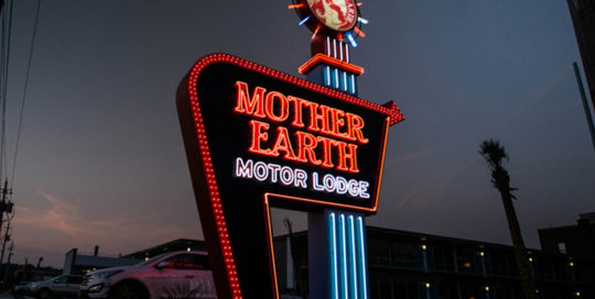 CapitalSignSolutions-MotherEarthMotorLodge-082418-FirstImage